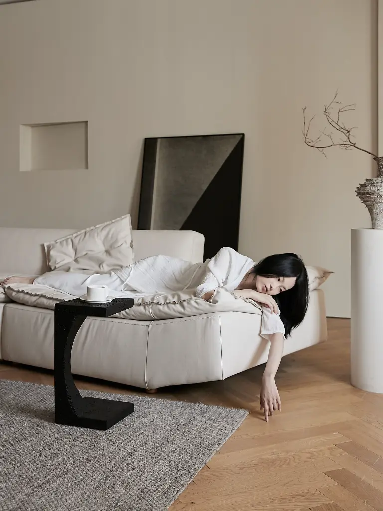 扁舟沙发 3.4m异形 真皮 馥芮白 (22)、鼓墩边几 .webp